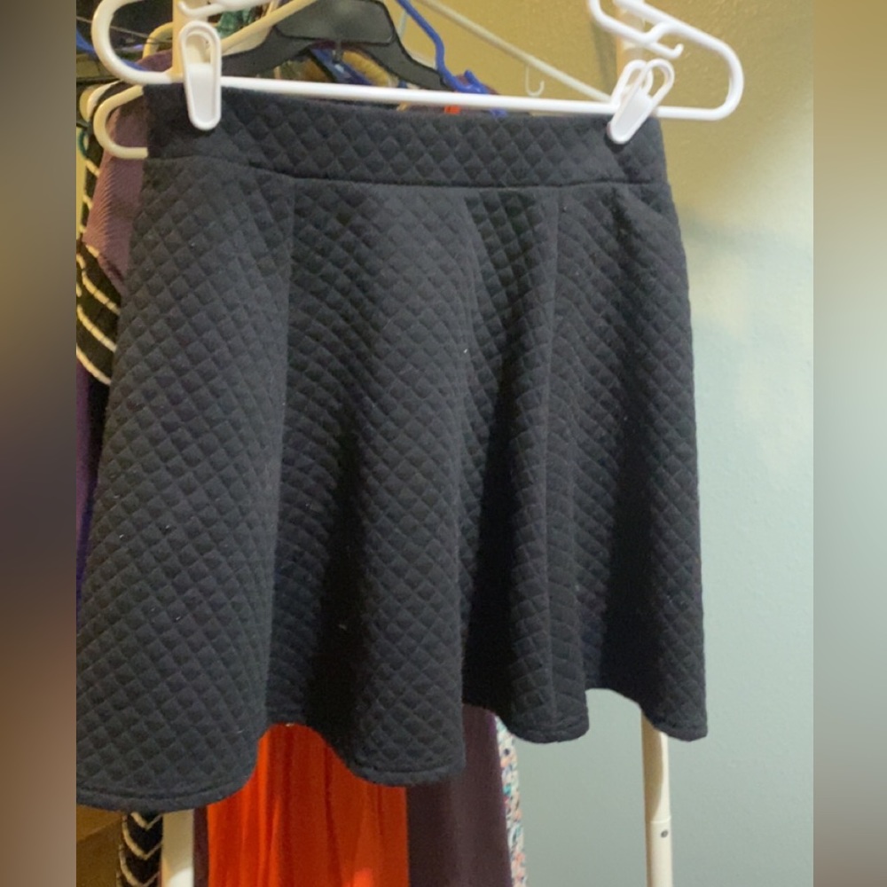Black skirt-